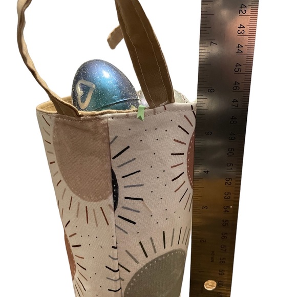 Small canvas bag. Size is approximately 5 3/4“ high x 3 3/4“ wide. - Picture 7 of 7